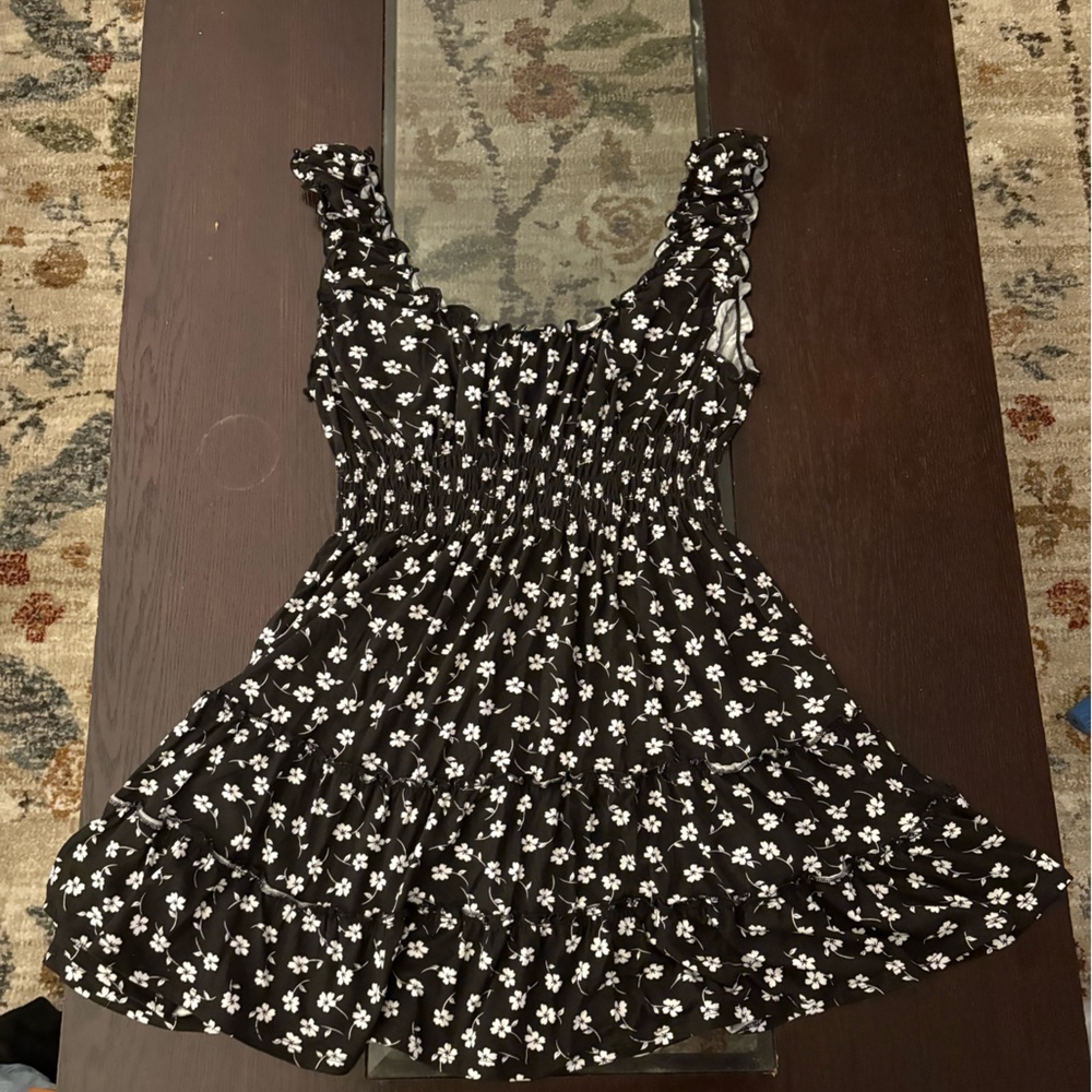 Urban Outfitters Gray and White Floral Top